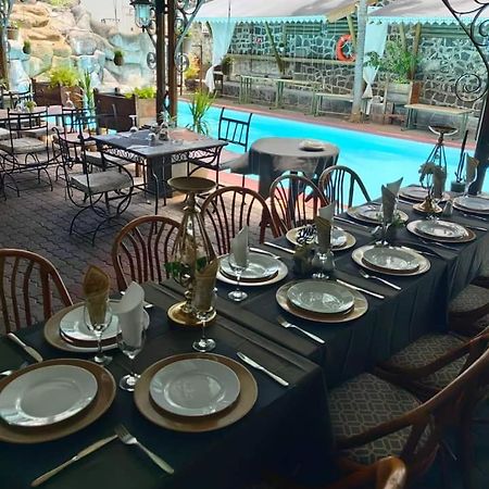 Le Saint Georges Hotel Порт Луи Екстериор снимка